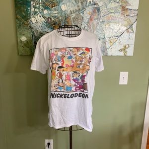 Nickelodeon character T-shirt in size L.